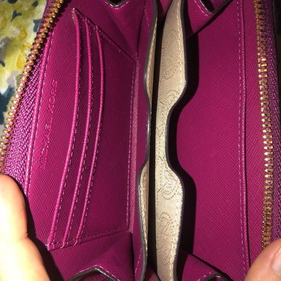 Michael Kors wristlet/wallet - Picture 1 of 2